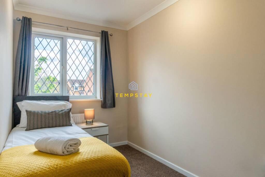 Cosy 2 Bed & Free Parking. Near Heathrow/Pinewood Villa Slough Exterior foto