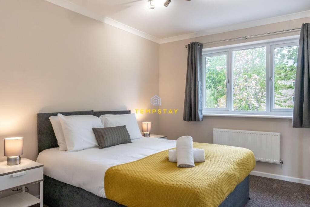Cosy 2 Bed & Free Parking. Near Heathrow/Pinewood Villa Slough Exterior foto