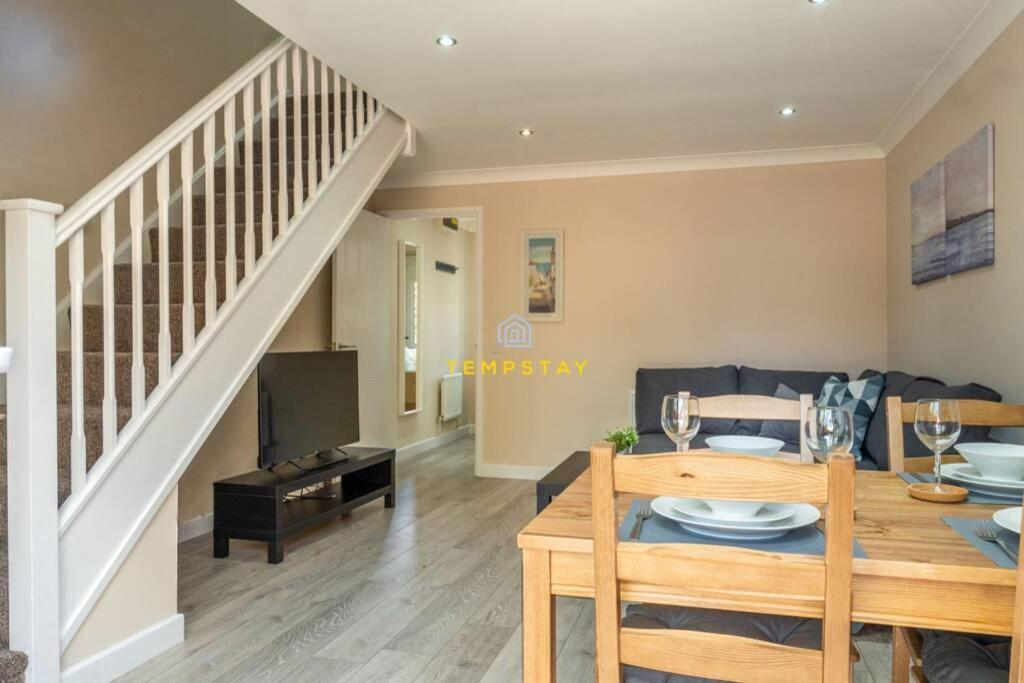 Cosy 2 Bed & Free Parking. Near Heathrow/Pinewood Villa Slough Exterior foto