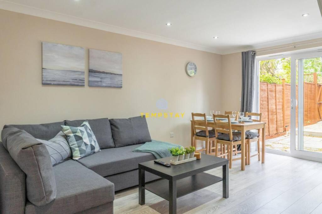 Cosy 2 Bed & Free Parking. Near Heathrow/Pinewood Villa Slough Exterior foto
